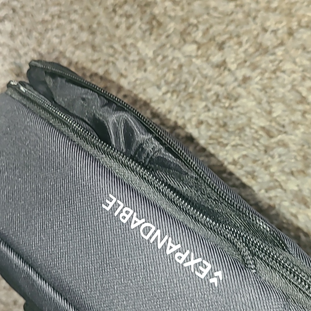 Columbia Black Lunch Bag with Accessories - Picture 5 of 11